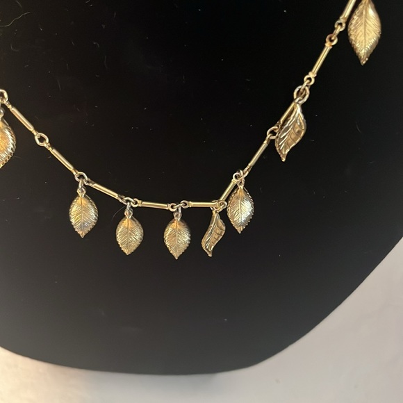 Vintage leaf necklace - Picture 3 of 6
